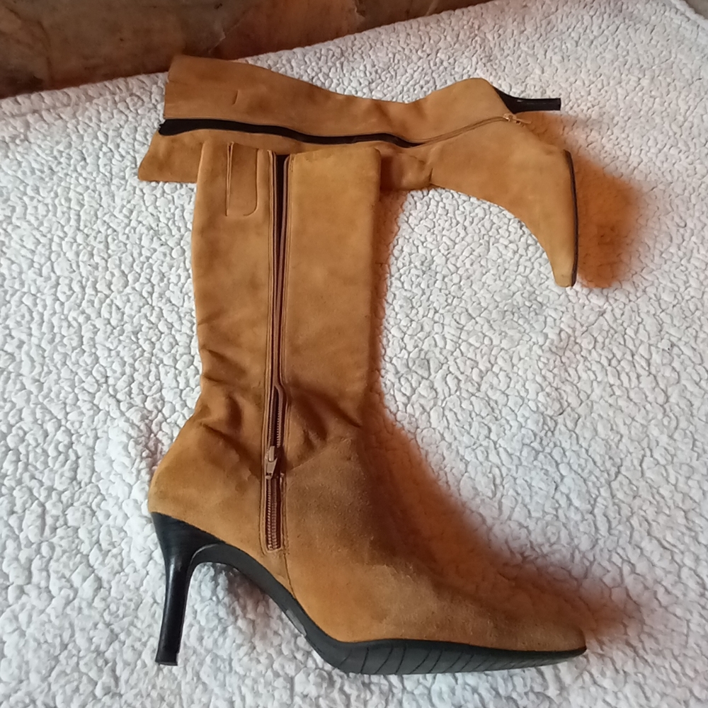 Moda-Spana Tan suede boots 81/2 M